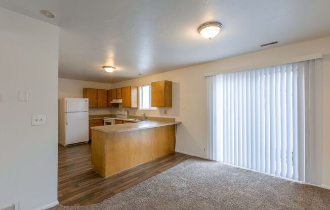 3 beds, 2 baths, 1,400 sqft, $1,700, Unit A