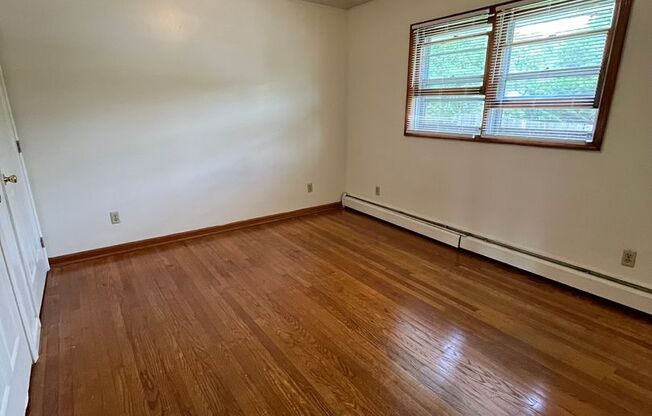 2 beds, 1 bath, 903 sqft, $1,210, Unit E-1