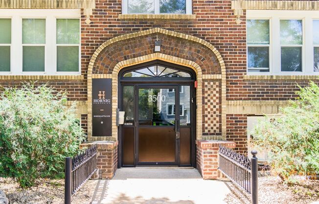 1 bed, 1 bath, 725 sqft, $1,025, Unit A