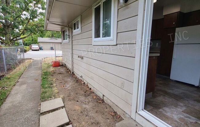 2 beds, 1 bath, 800 sqft, $1,550, Unit 2051-A
