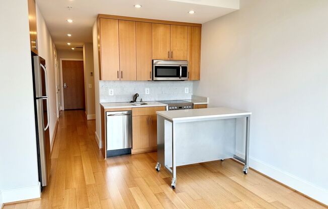 1 bed, 1 bath, $2,800, Unit 512