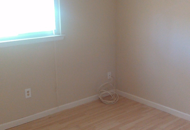 3 beds, 1 bath, $1,300