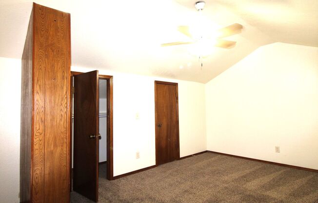 2 beds, 1 bath, 850 sqft, $850, Unit 11B