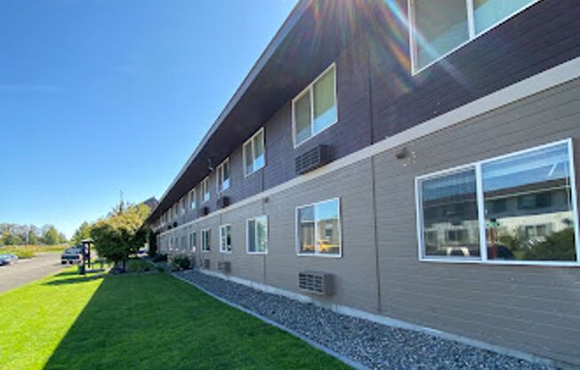 1 bed, 1 bath, 566 sqft, $1,015, Unit 15