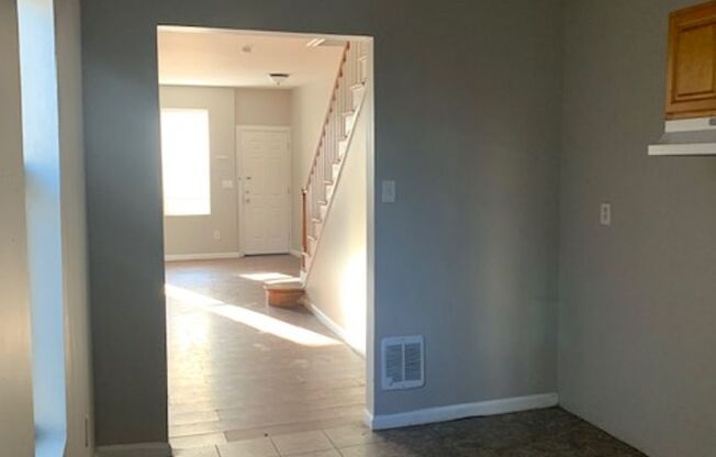 3 beds, 1 bath, $1,250