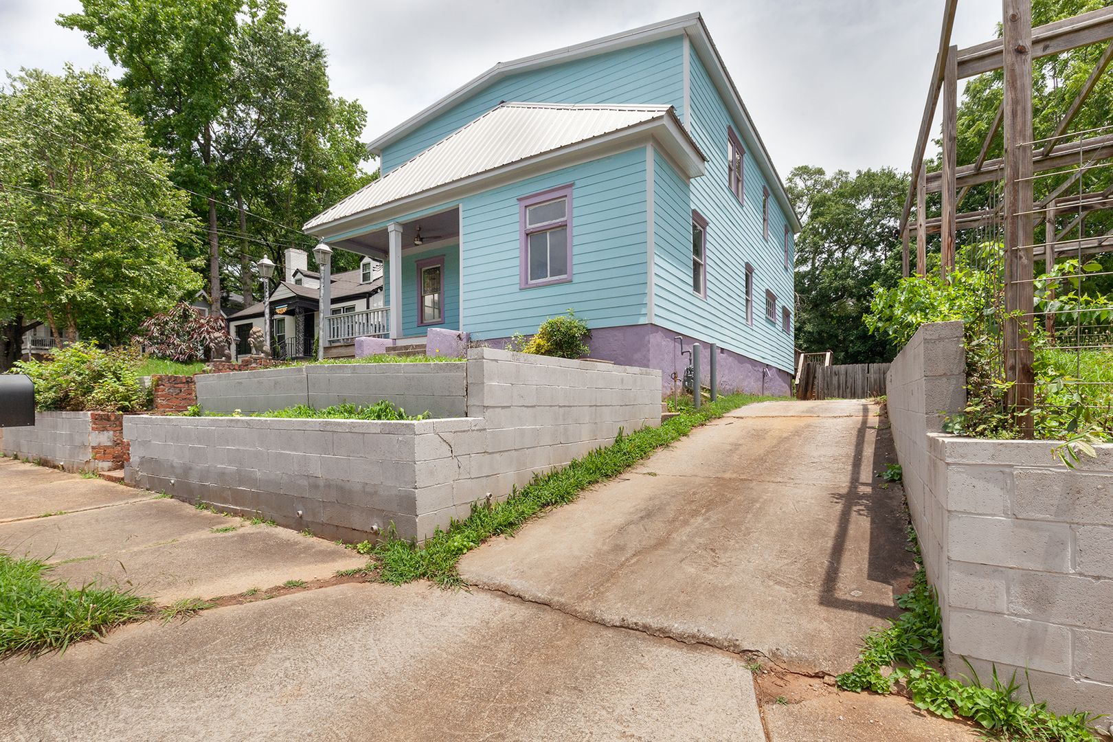 Spacious 6bd/3ba in Grant Park w/ Large Fenced in Backyard & Steps From the Park!