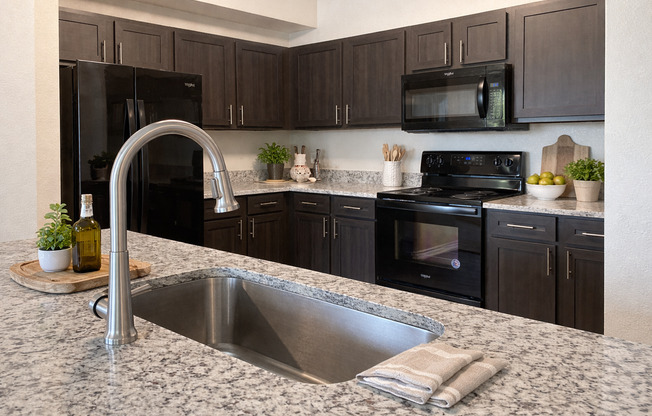 2 beds, 2 baths, 1,195 sqft, $1,632, Unit 1036