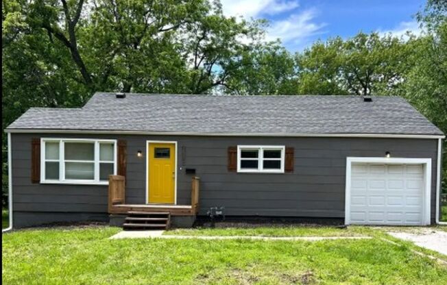 Cute 2 Bed, 1 Bath Home in Raytown – Updated and Move-In Ready!