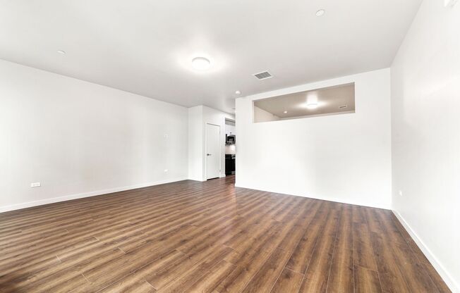 2 beds, 1 bath, 989 sqft, $2,850, Unit 109
