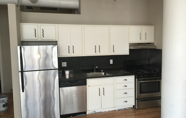 3 beds, 2 baths, 1,900 sqft, $2,795, Unit 511