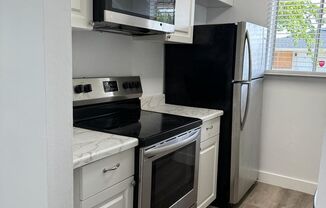 MOVE IN SPECIAL! New Floors and Stainless Steel Appliances