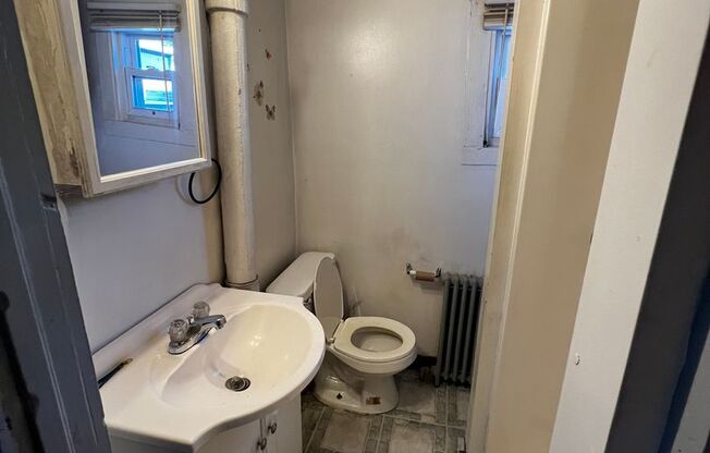 2 beds, 1 bath, $700, Unit 46 2