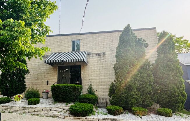 MAY RENT FREE  - Sign on this Studio today!