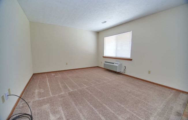 1 bed, 1 bath, 650 sqft, $865, Unit 836