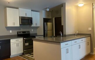 Updated 2 bedrooms, 2 bathroom on Lake Merritt