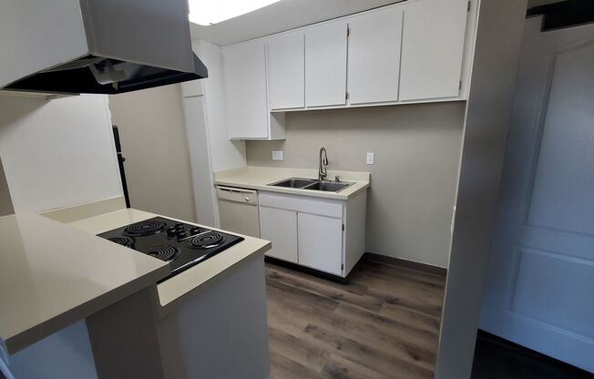 2 beds, 1 bath, 980 sqft, $2,500, Unit 014