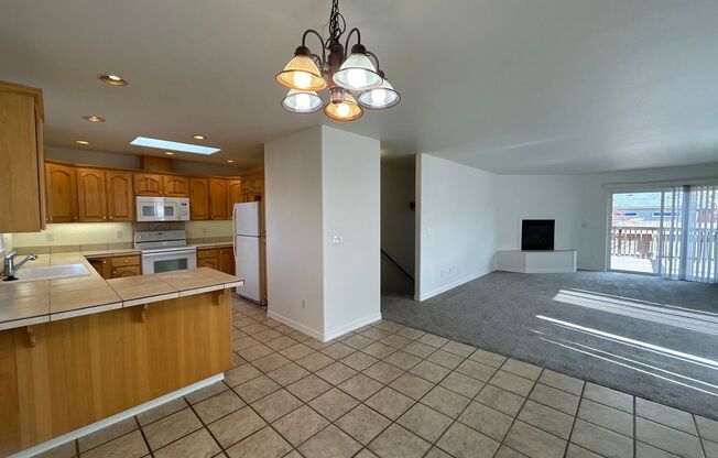 Remodeled! 4 Bedroom / 3 Bathroom Duplex in Madras Oregon