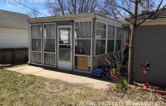 1600 S SMT AVE