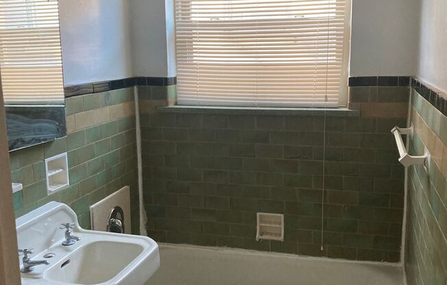 1 bed, 1 bath, 550 sqft, $859, Unit 2340/02