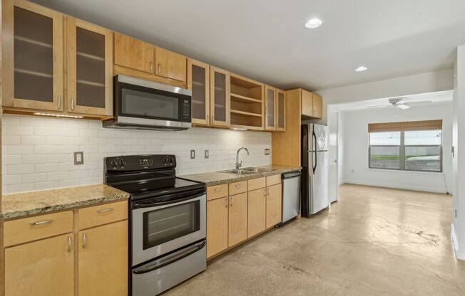 1 bed, 1 bath, 840 sqft, $1,200, Unit 6201