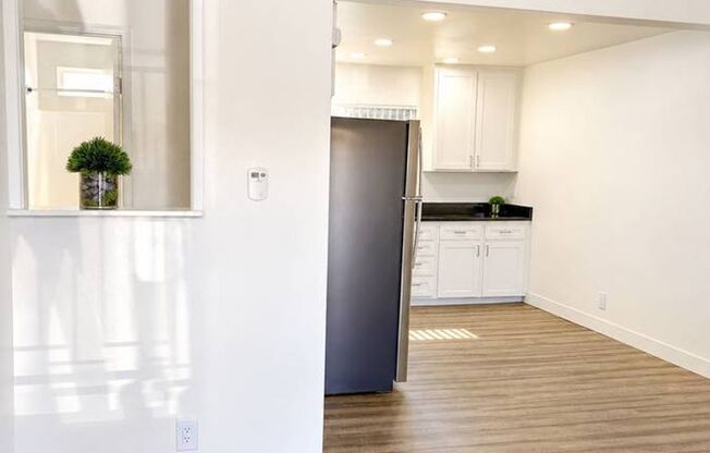 2 beds, 1 bath, 780 sqft, $2,295, Unit 667-O