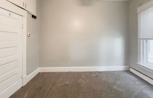 3 beds, 1 bath, 850 sqft, $900, Unit 1515 Apt. A