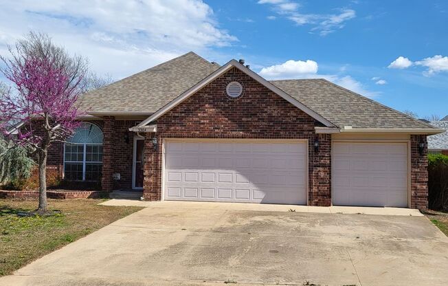 (3) Bed/(2) Bath in Moore Avail NOW!
