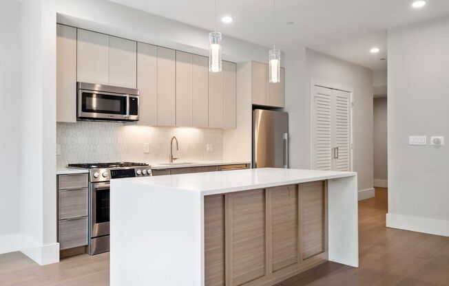 2 beds, 1 bath, 940 sqft, $3,600, Unit 305