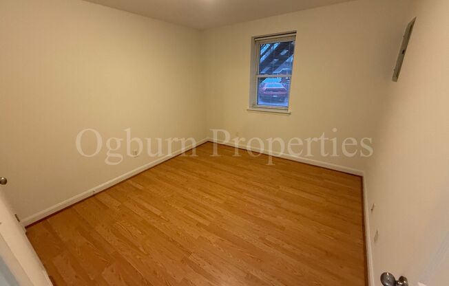 2 beds, 1 bath, $895, Unit 845-B