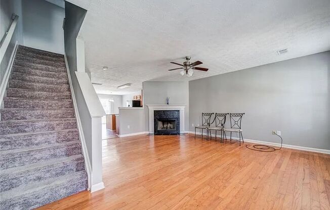 2 Bed and 3 Bath in Decatur!