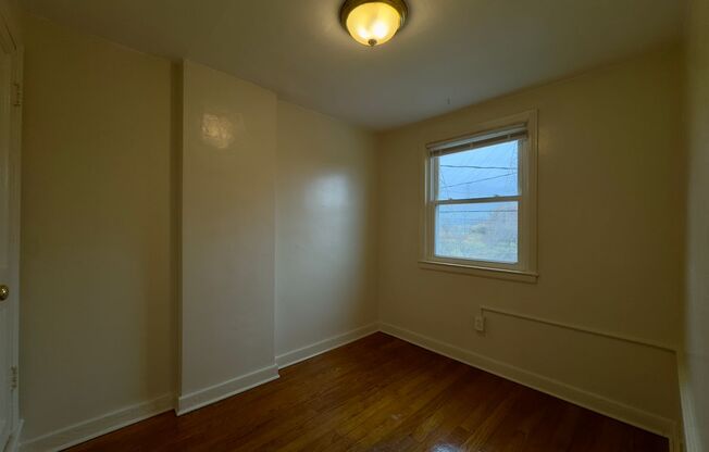 2 beds, 1 bath, $1,650