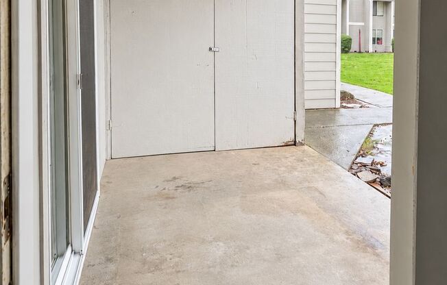 2 beds, 1 bath, 940 sqft, $1,350, Unit 37