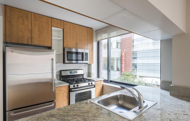 1 bed, 1 bath, $5,395, Unit 14G