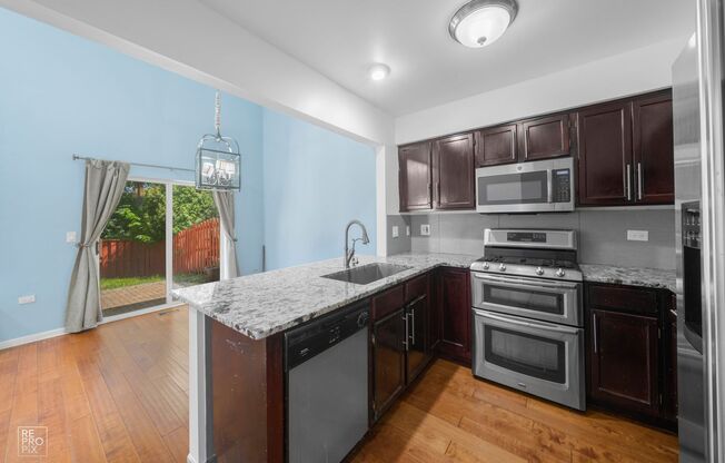 2 Bedroom Townhome in Lakewood Village in Mundelein!