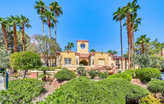 2 beds, 2 baths, $2,000, Unit 215