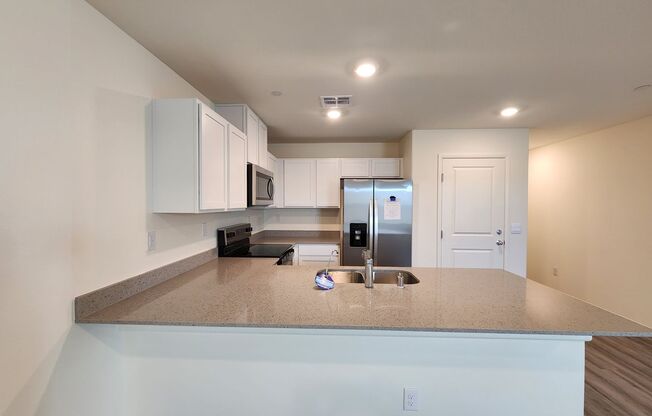 3 beds, 2.5 baths, $1,895, Unit UNIT 87