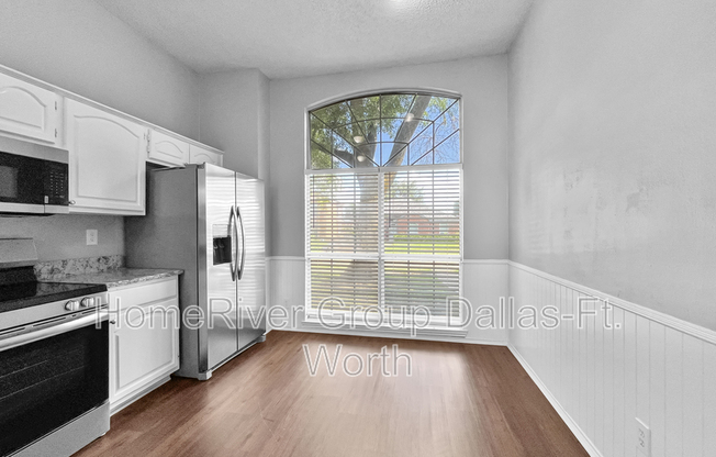 421 SURREY PL