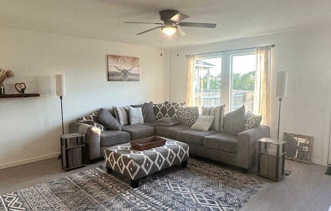 FULLY FURNISHED!!! 3Bed/2Bath House for Rent! Available Now! 12 or 6 month lease.