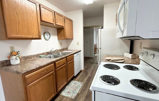 2 beds, 1 bath, 840 sqft, $860, Unit 2542-303