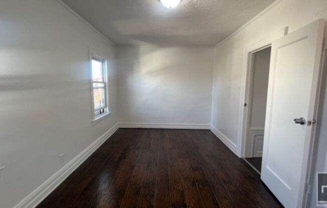 2 beds, 1 bath, $2,400, Unit 2