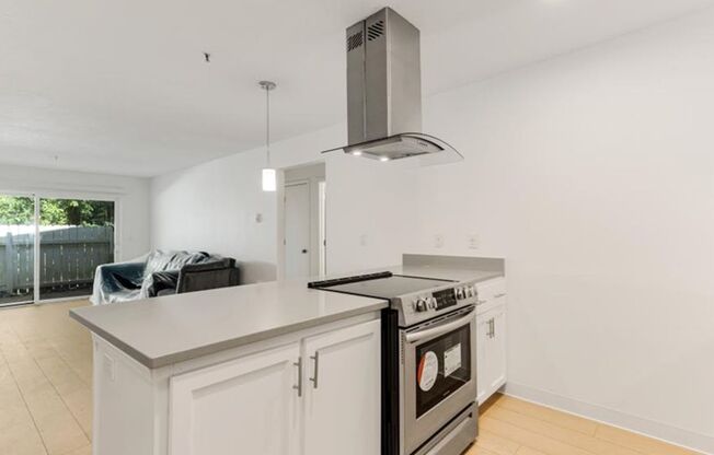 2 beds, 2 baths, 847 sqft, $1,595, Unit 1