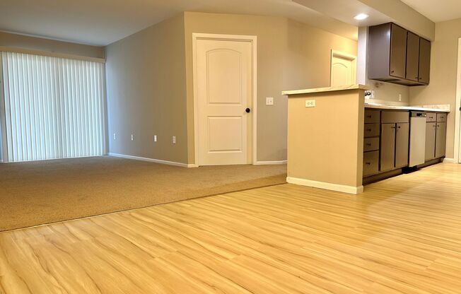 3 beds, 2 baths, 990 sqft, $1,525, Unit PT-1587-103