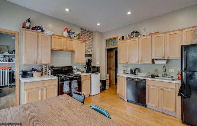 515 W 25 ST