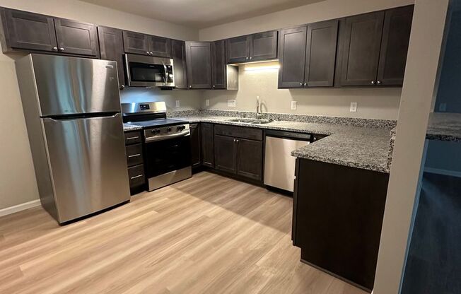 2 beds, 1 bath, 900 sqft, $1,400, Unit 7510-07