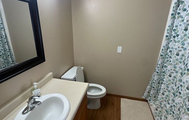 1 bed, 1 bath, 600 sqft, $1,200, Unit 211