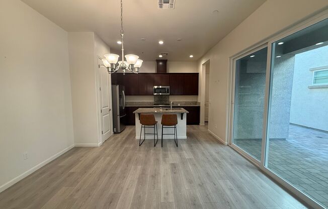 Spacious 3 bed 2.5 bath available in North Natomas!