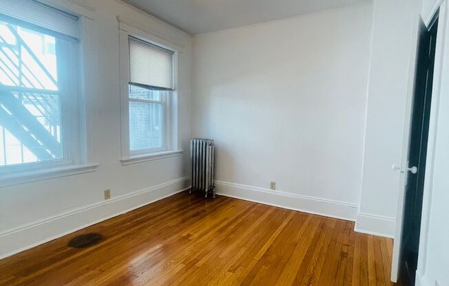 3 beds, 1 bath, 821 sqft, $3,500, Unit 14P-7