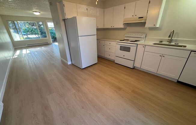 2 beds, 1 bath, 845 sqft, $1,625, Unit 28