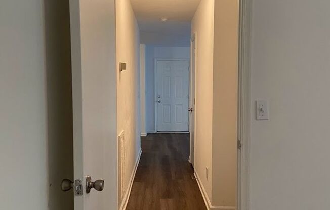 2 beds, 1 bath, 880 sqft, $1,360, Unit 429G