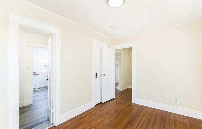 2325 W 36 ST